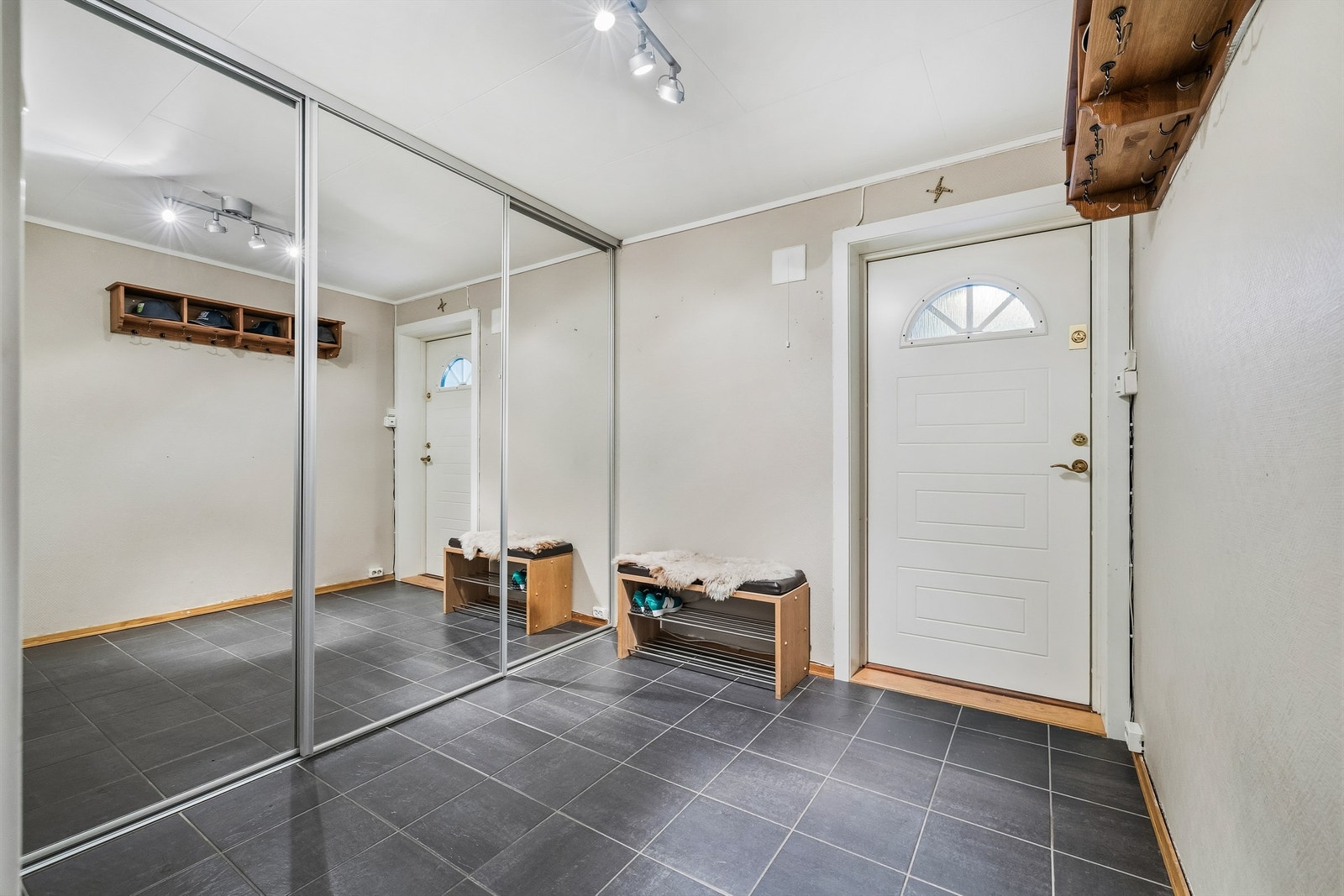 Entrè med varmekabler i gulv Galleribilde