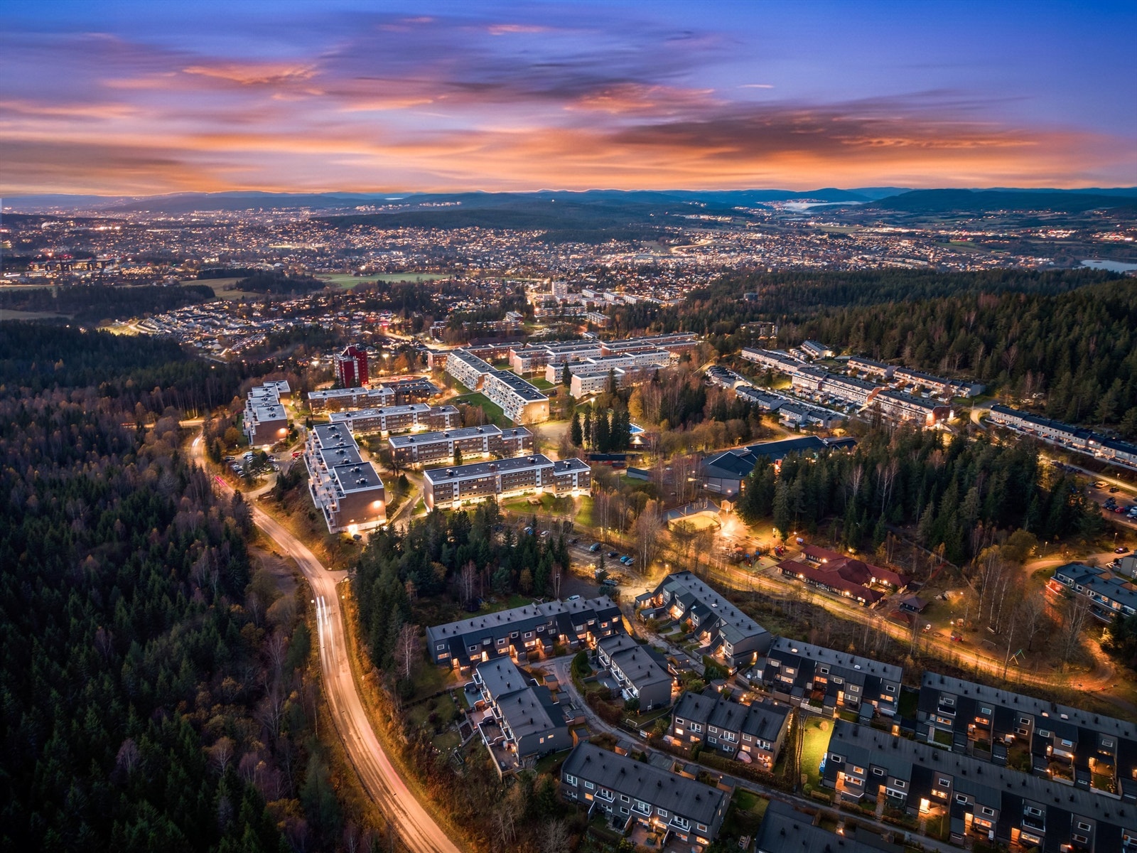 Blystadlia ligger i umiddelbar nærhet til Østmarka og tilbyr flotte tur- og friluftsområder sommer som vinter, med godt utbygget gang- og sykkelnett og lysløype om vinteren Galleribilde