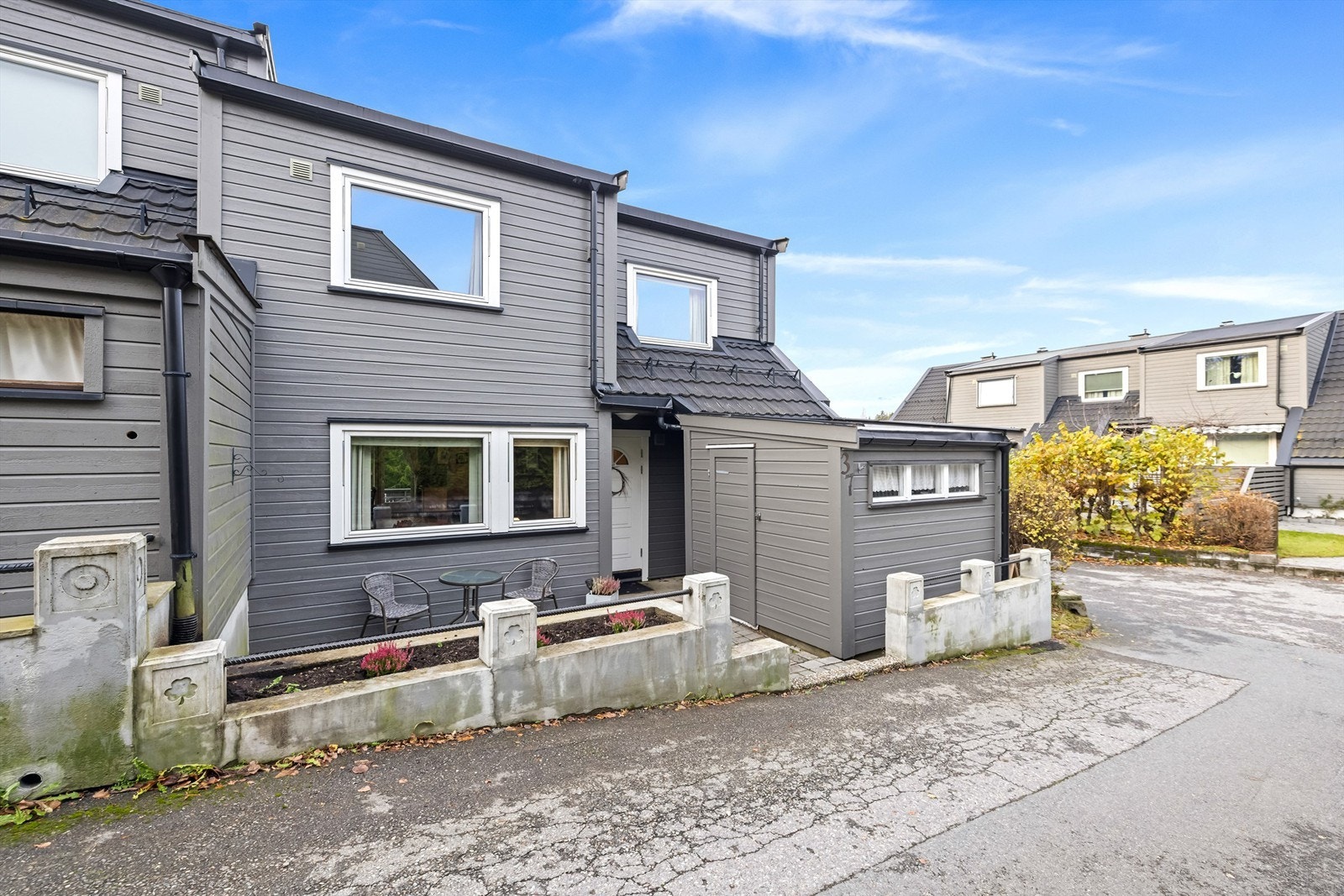 Stor utebod ved inngangspartiet Galleribilde