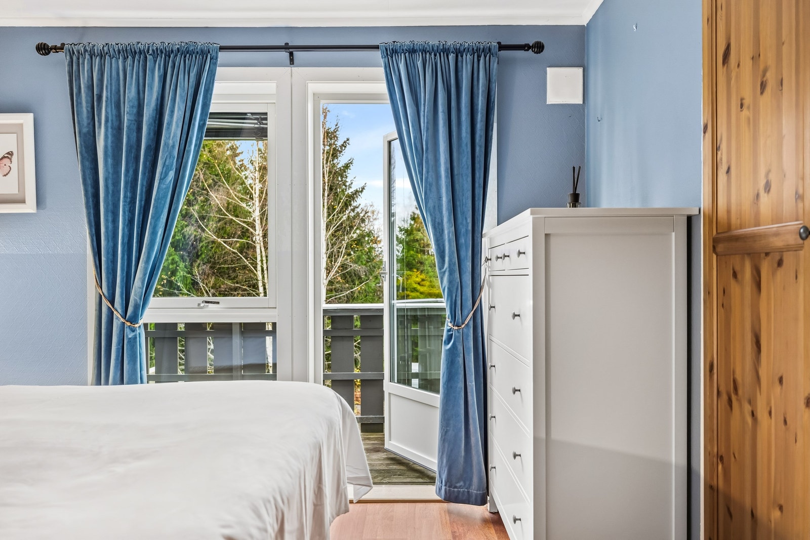 Soverom 1 har utgang til vestvendt balkong Galleribilde