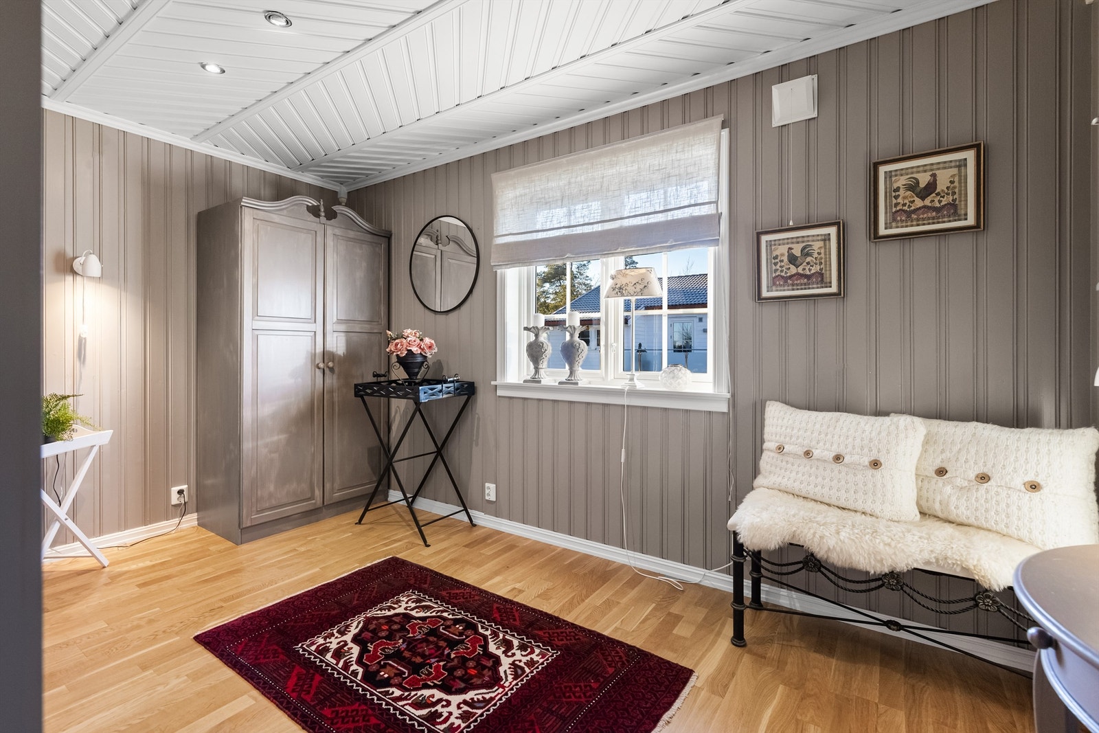 Boligen er innredet med 3 soverom i hovedetasjen Galleribilde