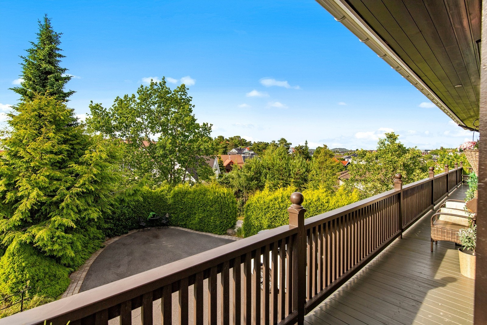 Særdeles gode parkeringsarealer i gårdsplass Galleribilde