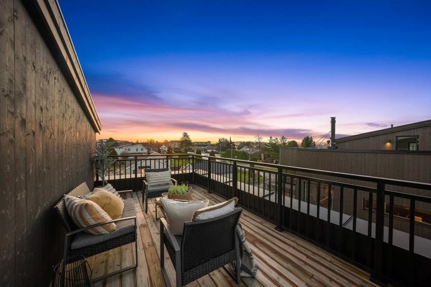 Eiendommen ligger i et sentralt og samtidig landlig boligområde på Ask i Gjerdrum kommune. Kommunen har et utpreget barnevennlig oppvekstmiljø der det satses stort på idrett innenfor de fleste områder. Galleribilde