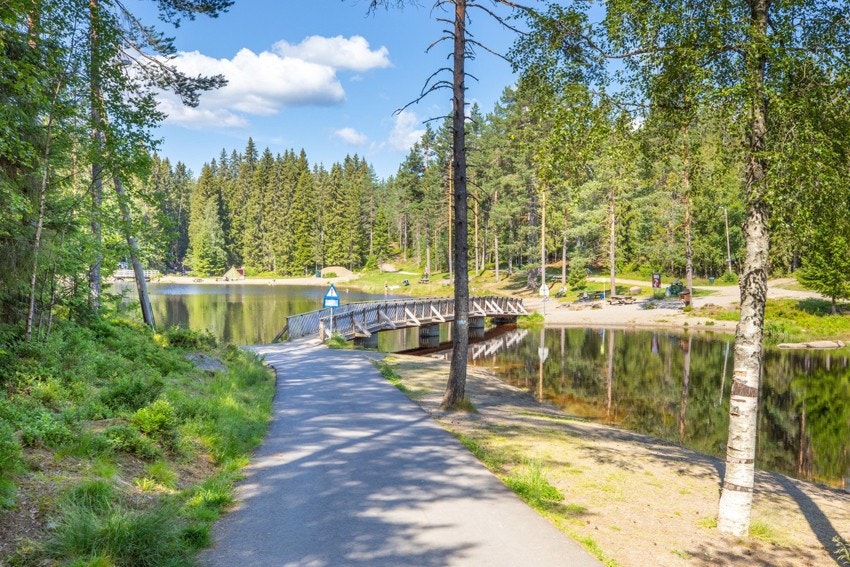 Innover i marka finnes det flere oppmerkede løyper og koselige turisthytter som tilbyr servering i helgene. Galleribilde