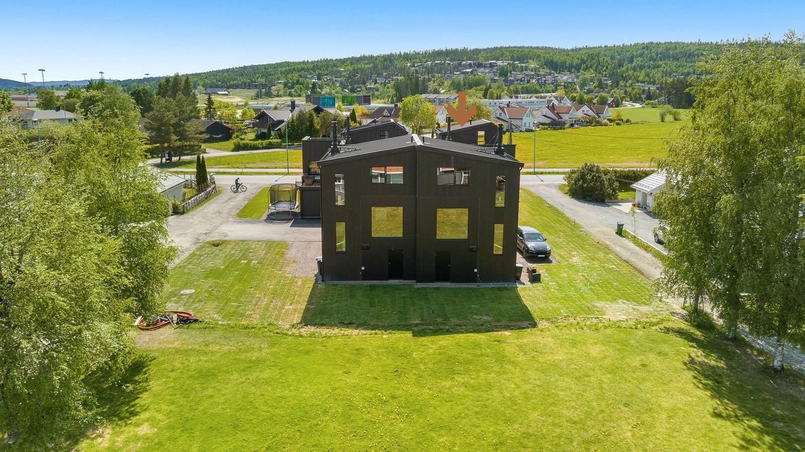 Dagligvarehandelen kan blant annet gjøres på Extra, Rema 1000 og Bunnpris som alle ligger ca. 800 m fra byggene. Galleribilde