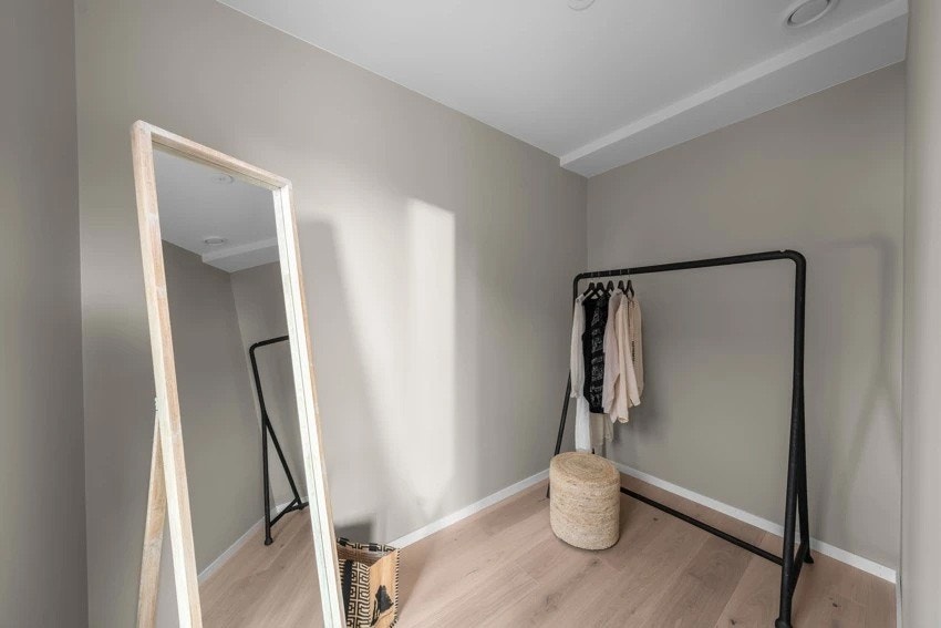 Videre har rommet en direkte tilgang til egen walk-in garderobe. Galleribilde