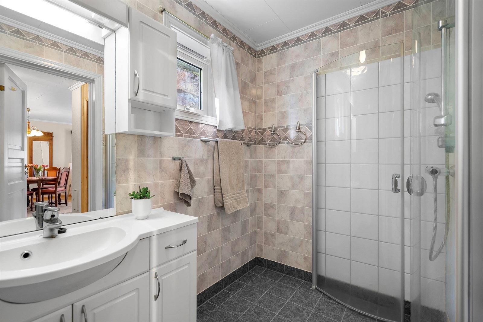 Kårbolig: Bad Galleribilde