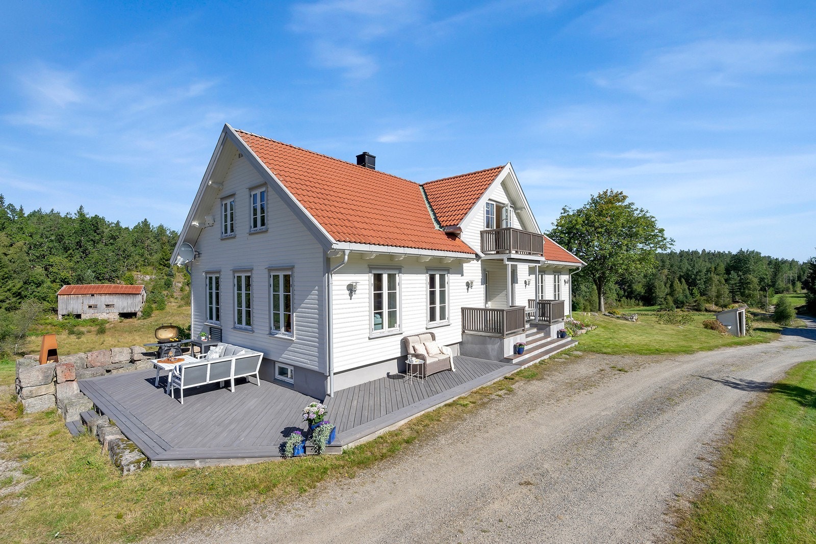 Solrik terrasse med nytt Møre Royal dekke Galleribilde