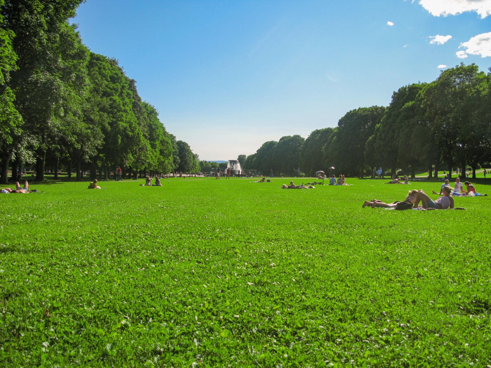 Meget attraktivt boligområde. Her fra Frognerparken, kun 10 minutters gange fra leiligheten