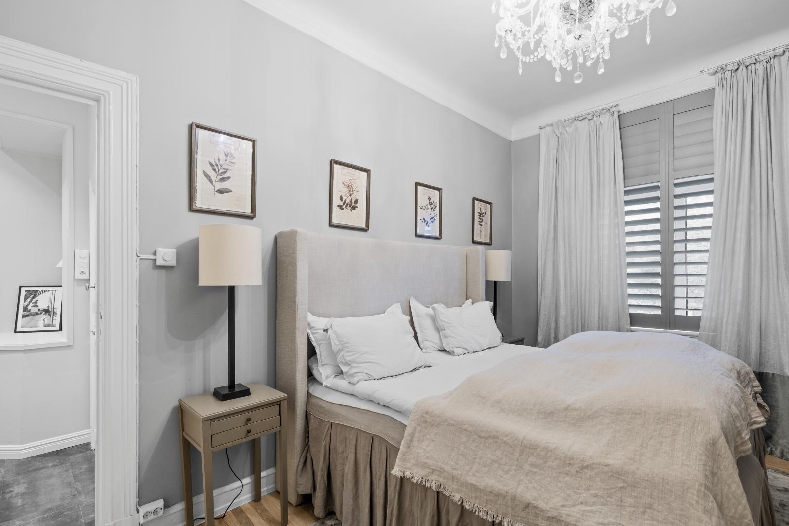 Hovedsoverom med eget bad i direkte tilknytning