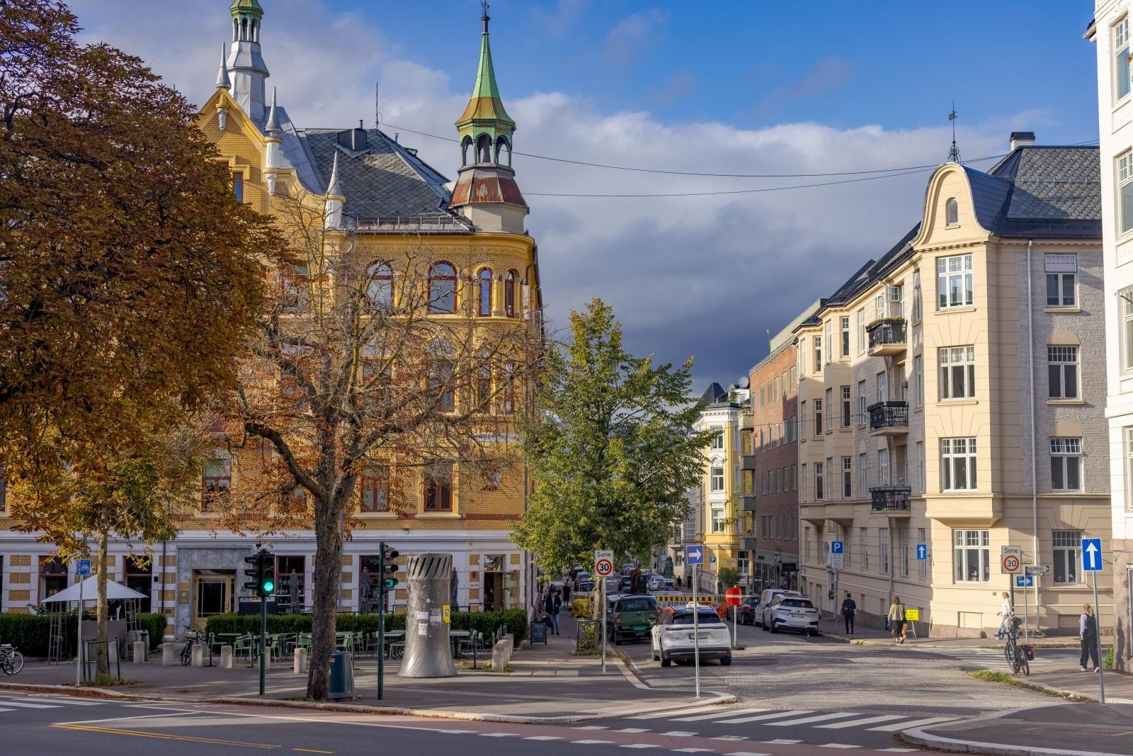 Leiligheten ligger i hjertet av Frogner. Restauranter og offentlig kommunikasjon i umiddelbar nærhet
