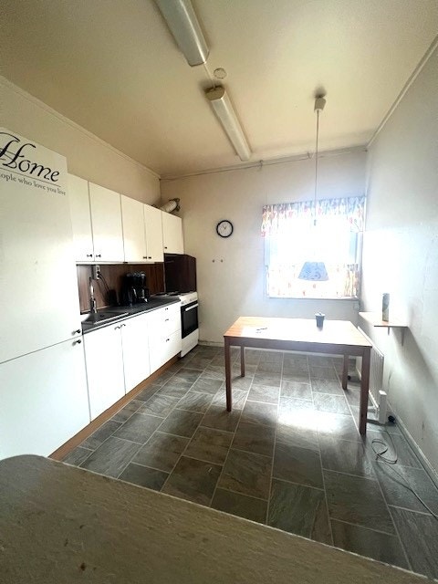 Kjøkken inkl hvitevarer og spiseplass Galleribilde