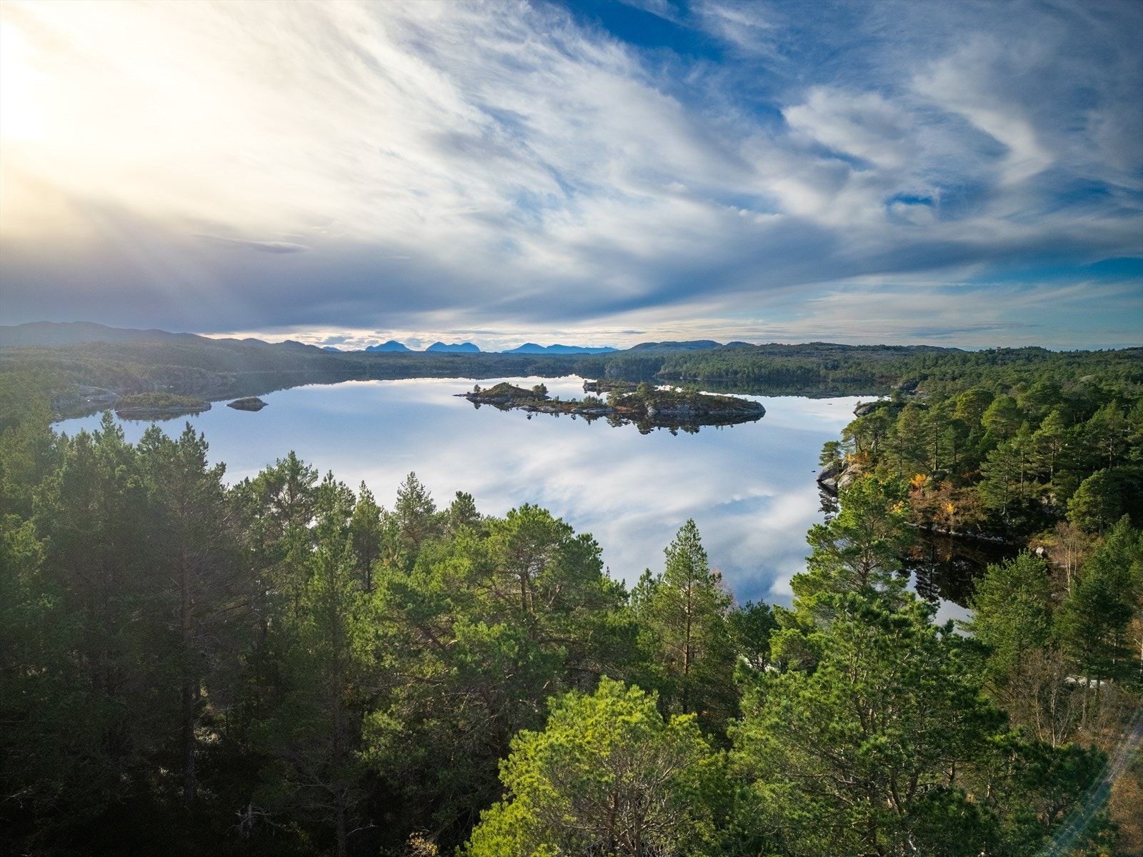 Om du ønsker et større utvalg av butikker eller restauranter, ligger Fillan bare en kort kjøretur unna ( ca. 35 min) Galleribilde