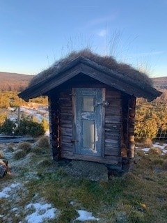 Seter Marsjølia utedo Galleribilde