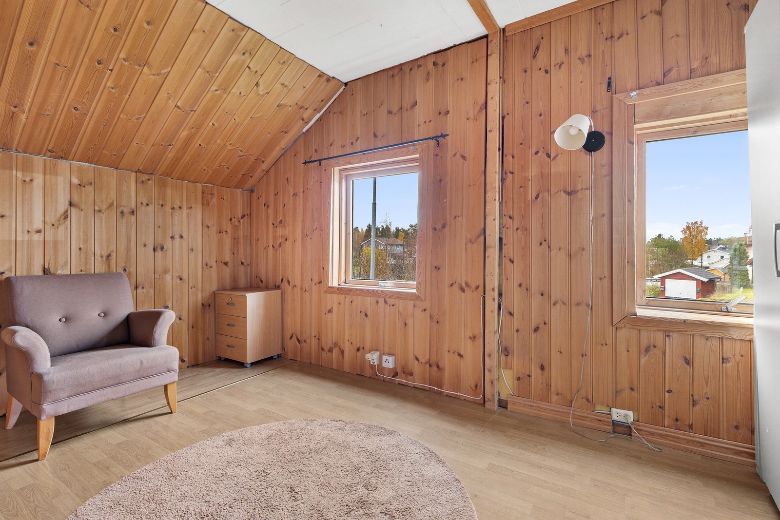 Soverommene har laminat på gulv Galleribilde