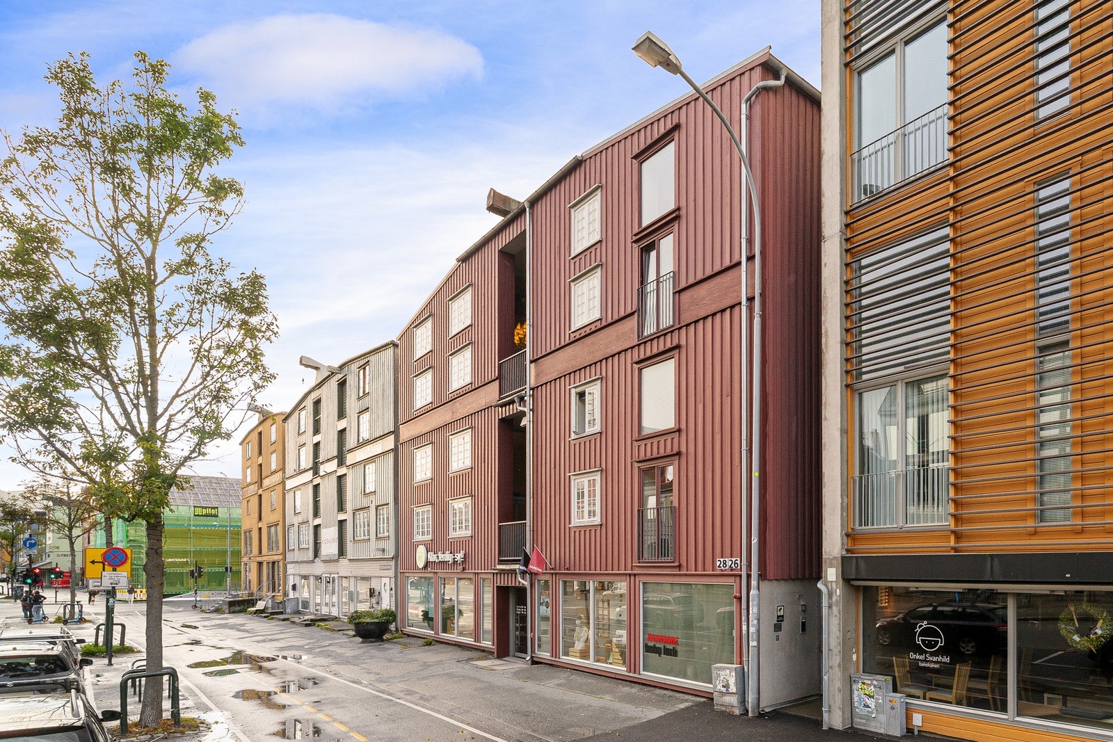 Fasade. Byggeåret er 2007. Leiligheten disponerer bod på 5 kvm i kjeller. Galleribilde