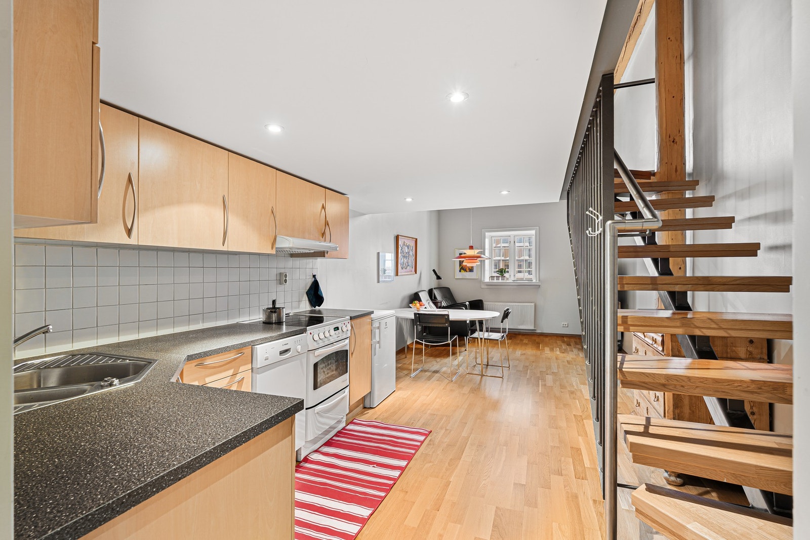 Kjøkkenet fremstår av god standard og har fått tilstandsgrad 1 (TG1) av takstmann. Galleribilde