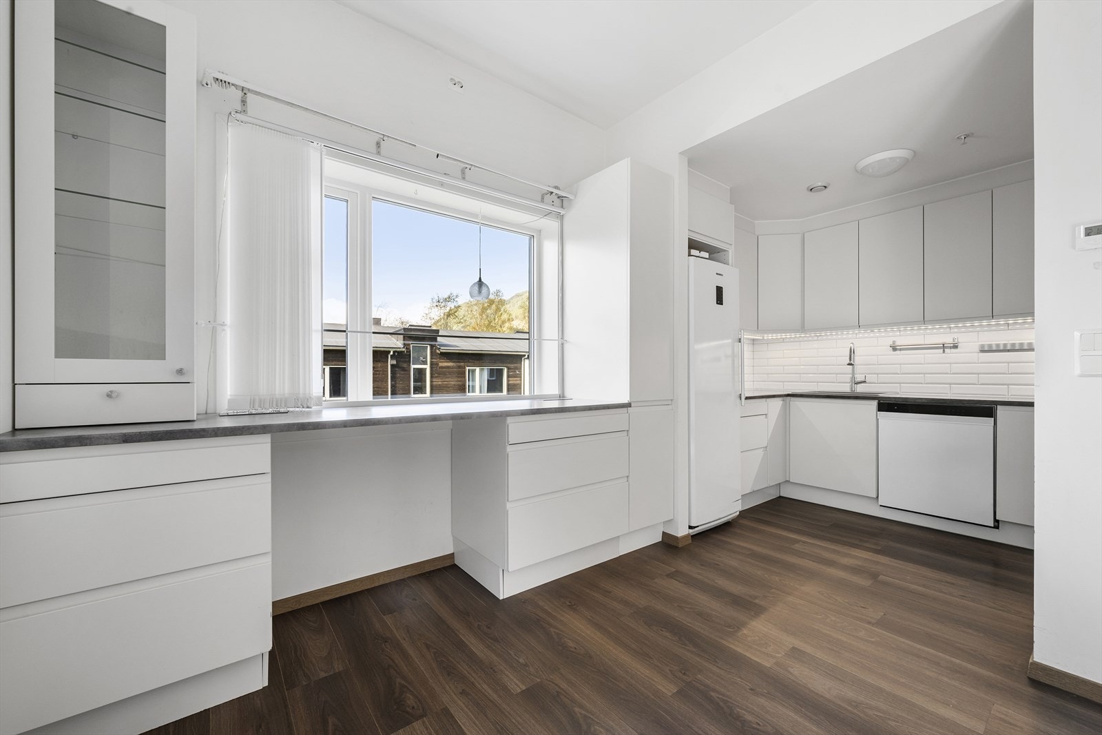 Her er det mye skap- og benkeplass. Galleribilde