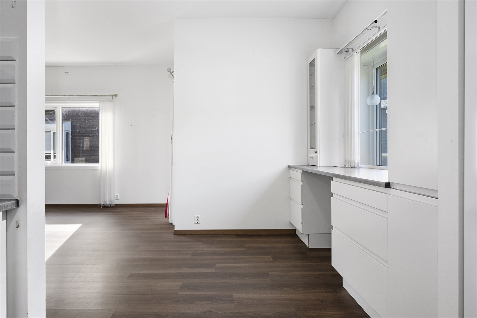 Fra stuen er det tilkomst til kjøkkenet. Galleribilde