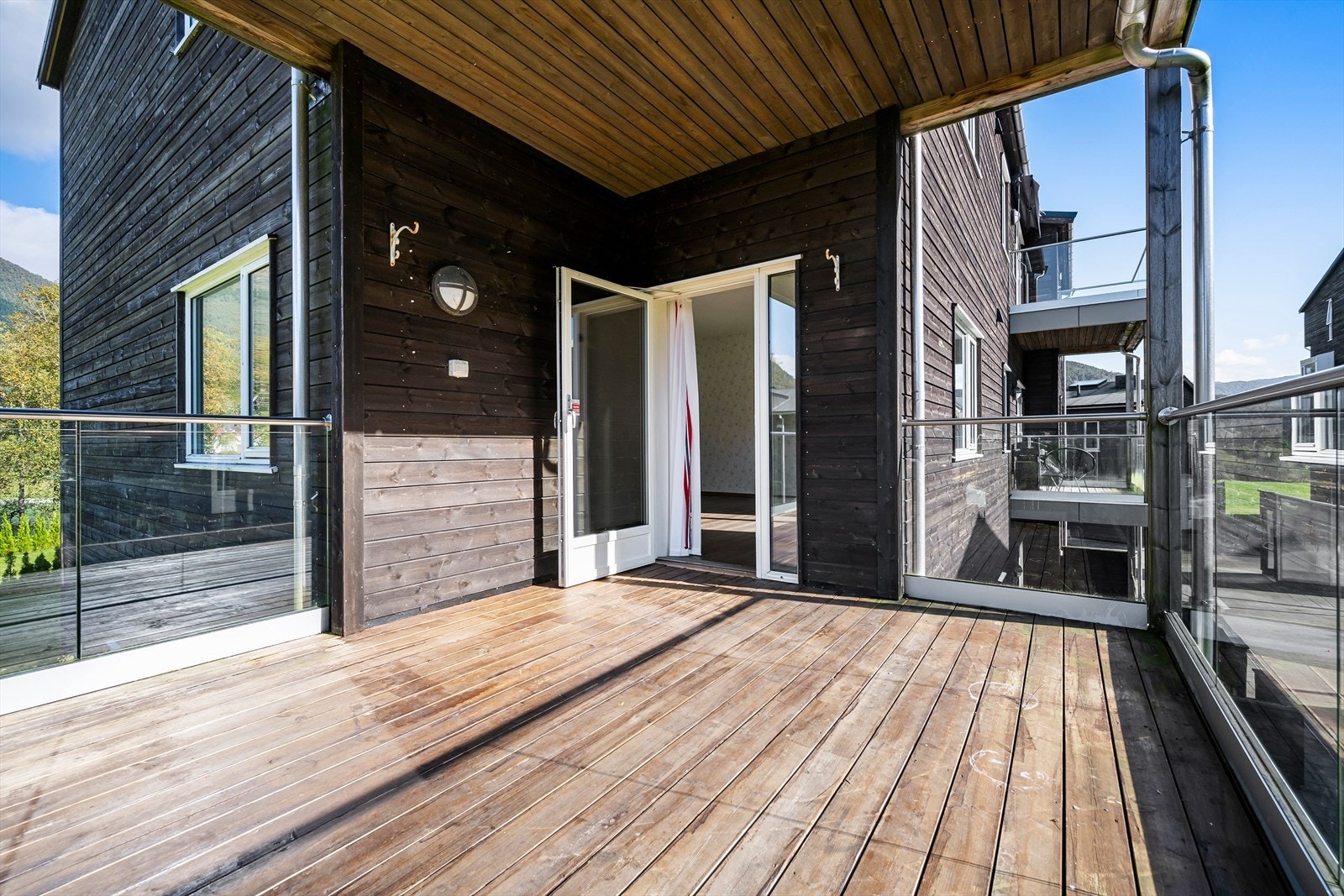 Balkong med god plass til utemøbler. Galleribilde