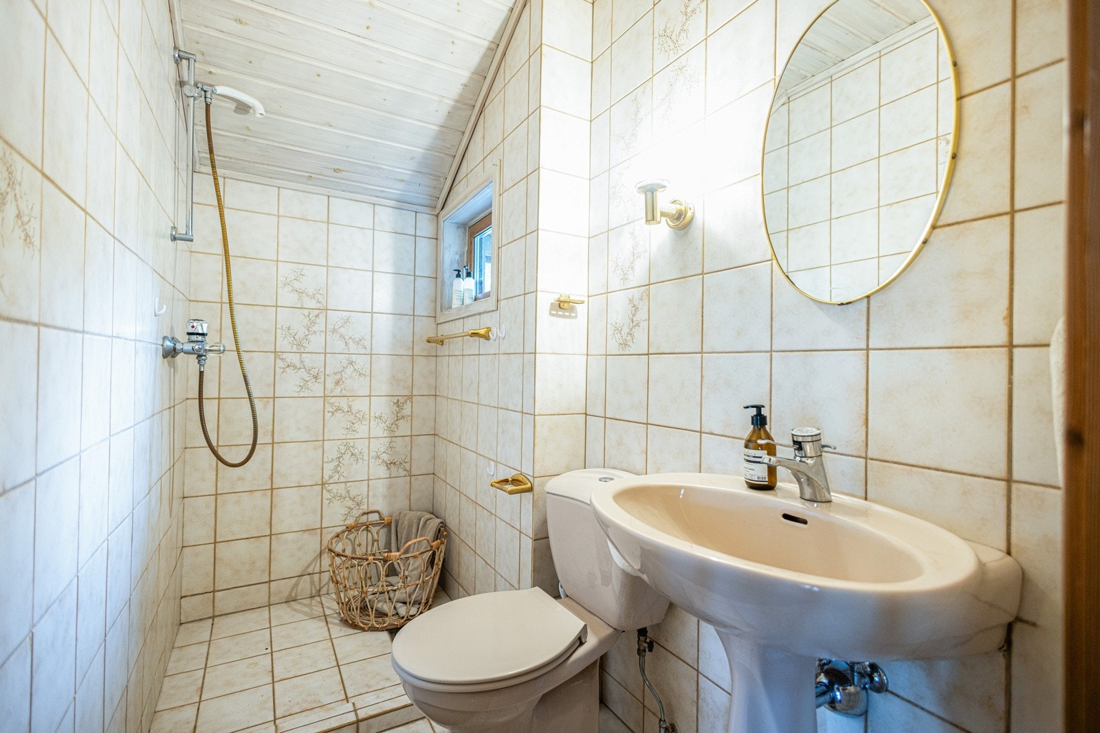 Dusjbad / toalett i 1 etg Galleribilde