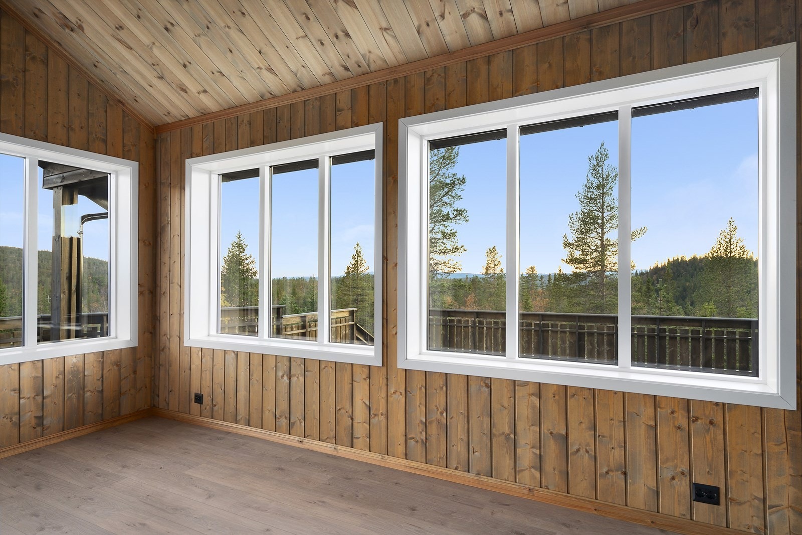 Nyt den flotte utsikten fra stuen og terrassen. Galleribilde