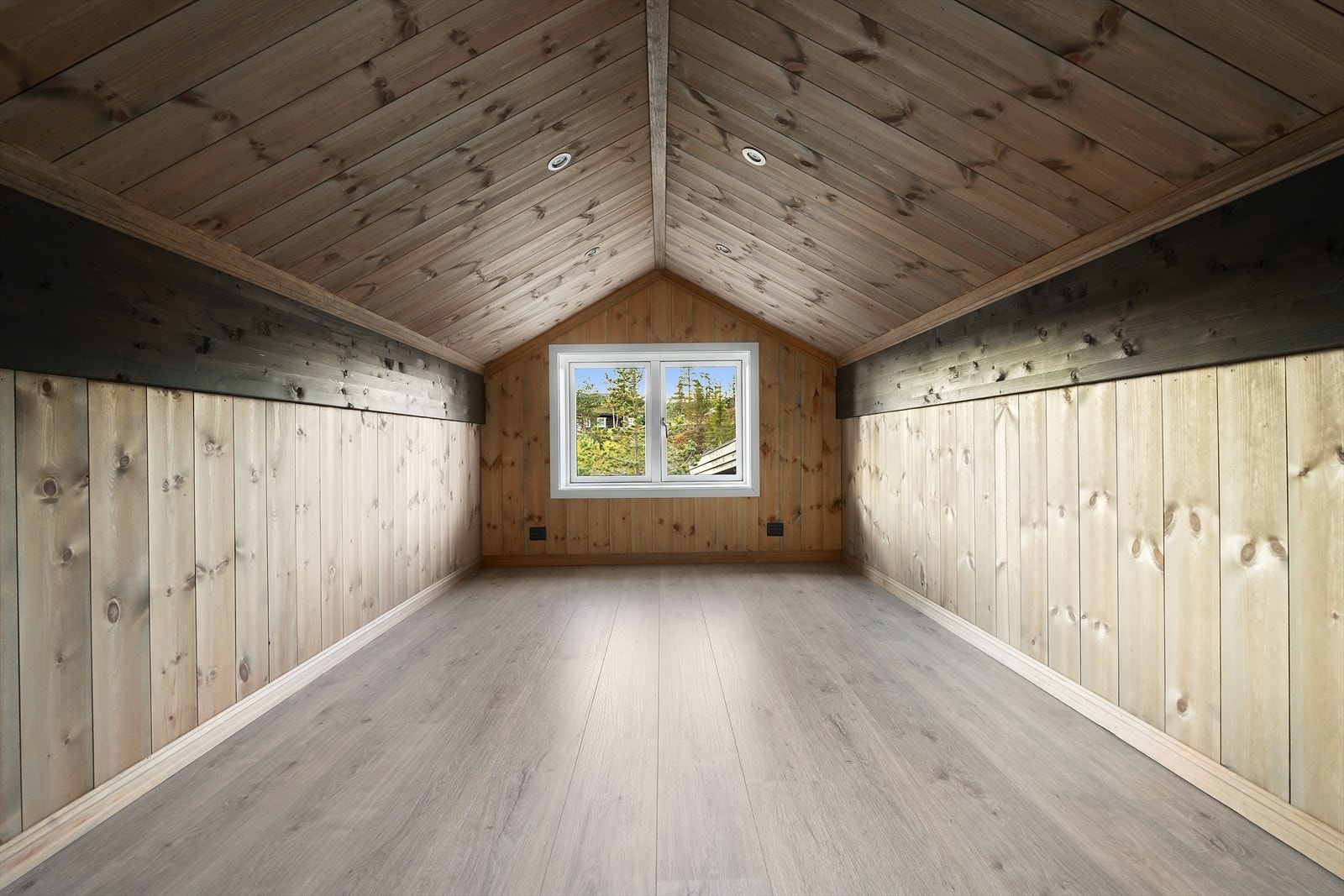 Trivelig hems med plass til ekstra sengeplasser eller koselig oppholdsrom. Galleribilde