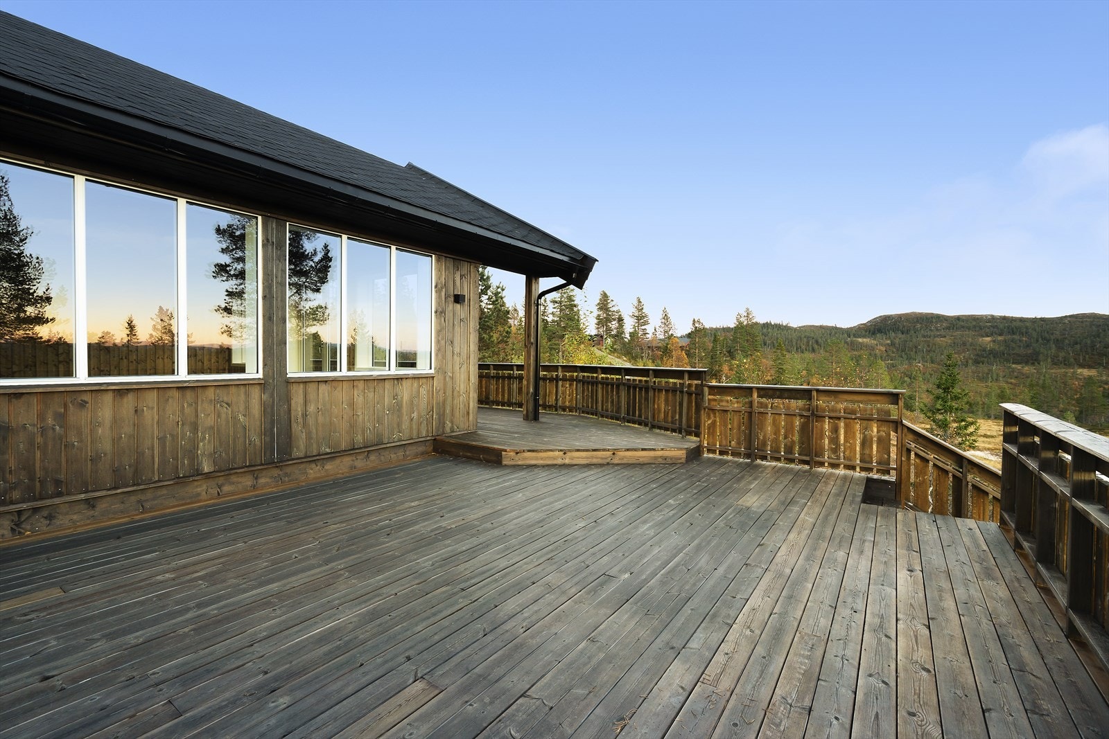 Hytta ligger bare en times kjøring fra Norefjell Skisenter. Galleribilde