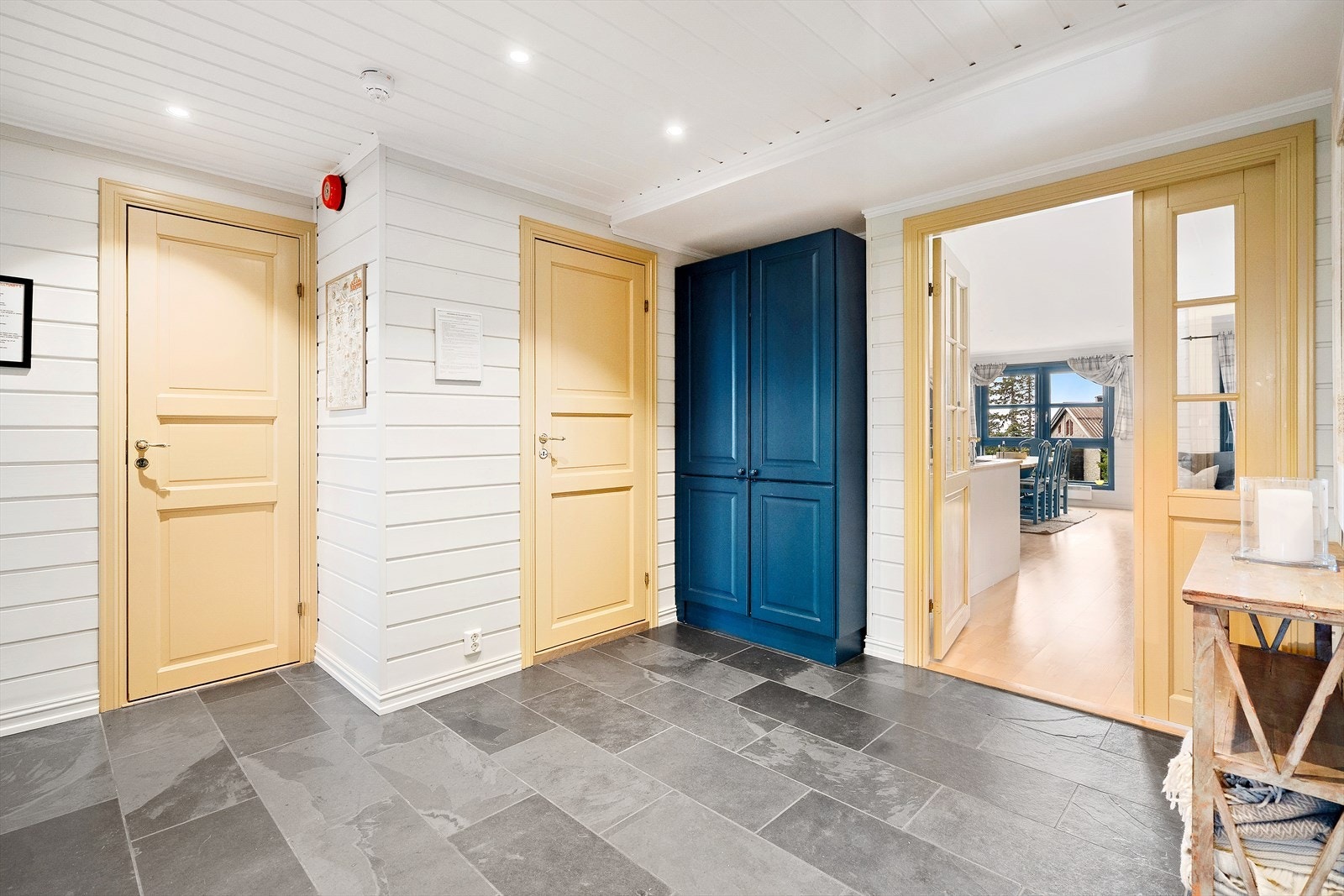 Godt planlagt inngangsparti med tilknytning til bad og soverom. Galleribilde