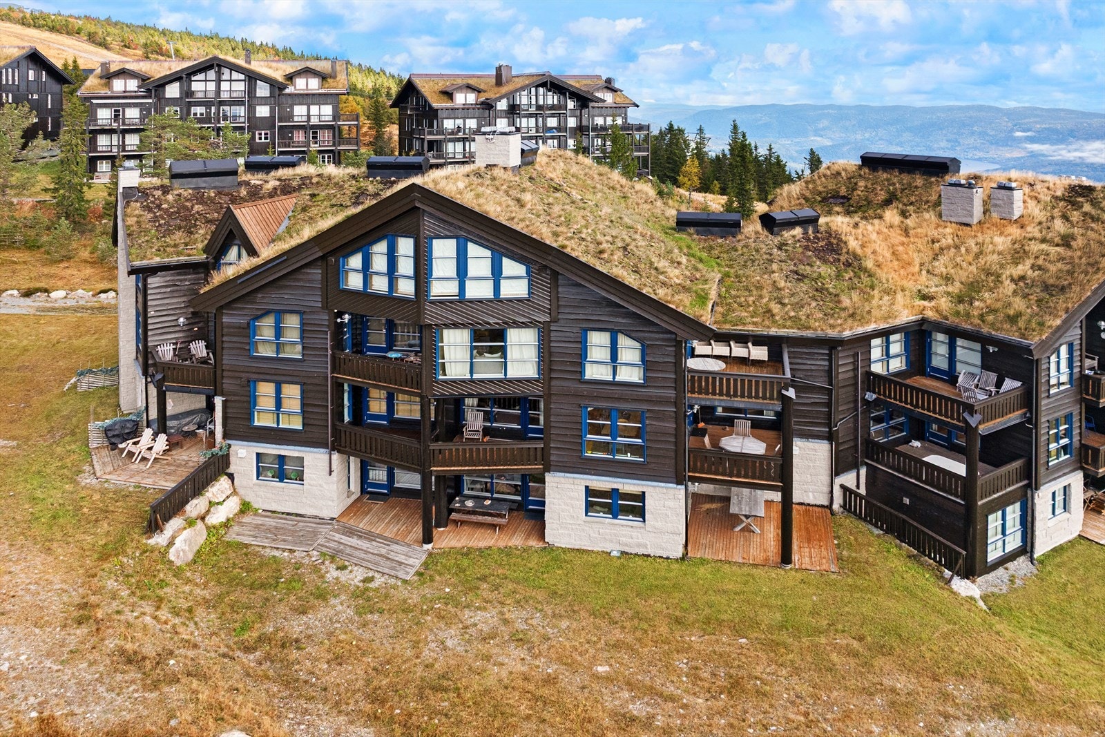 Her bor du på ca. 800 moh, omgitt av vakker natur og med kort vei til alt Norefjell har å by på. Galleribilde