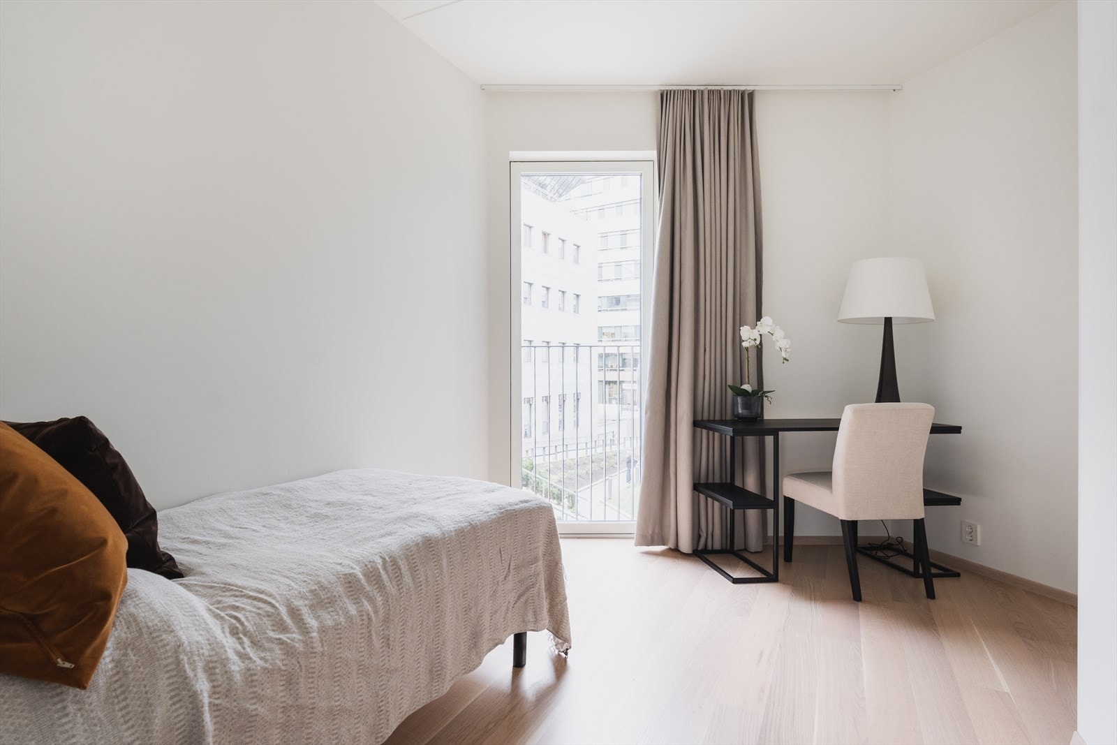 Soverom to Galleribilde