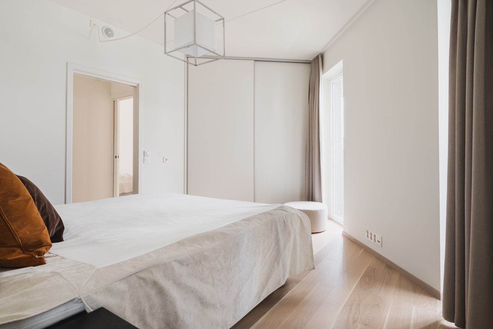 Integrert skyvedørsgarderobe Galleribilde