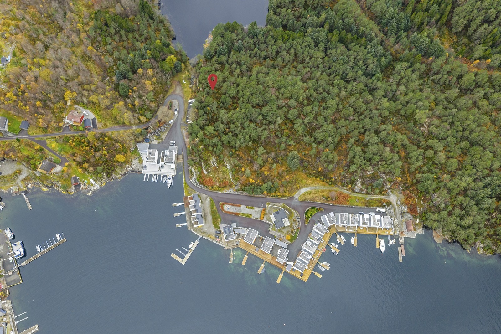 Tilgang til sjø og parkeringsplasser medfølger Galleribilde