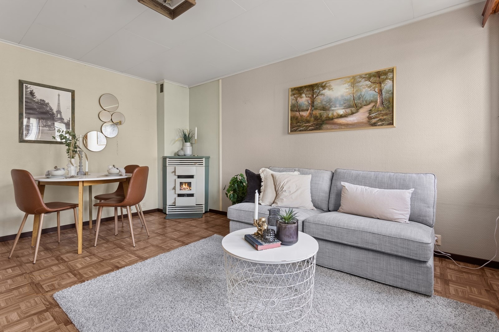 Eldre vedkamin. Galleribilde