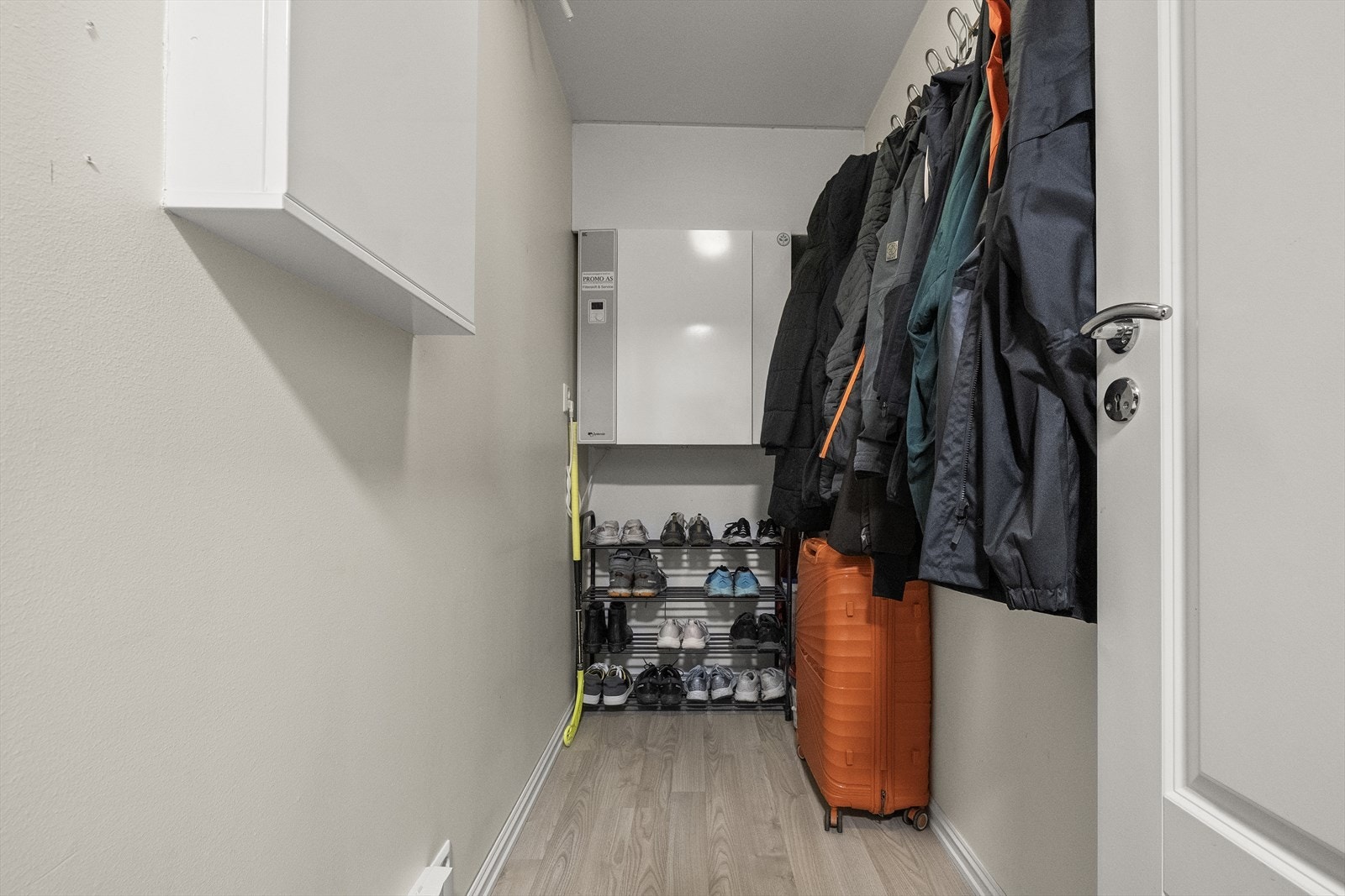 Praktisk bod, like ved inngangsdøra. Galleribilde