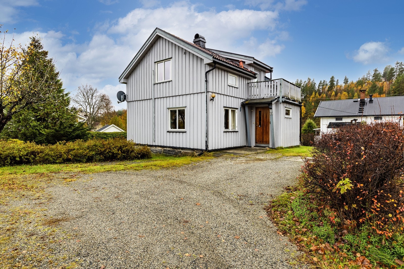 Enebolig med uthus og sentral beliggenhet - oppussingsbehov - nærhet skole, butikk og flotte turområder! Galleribilde