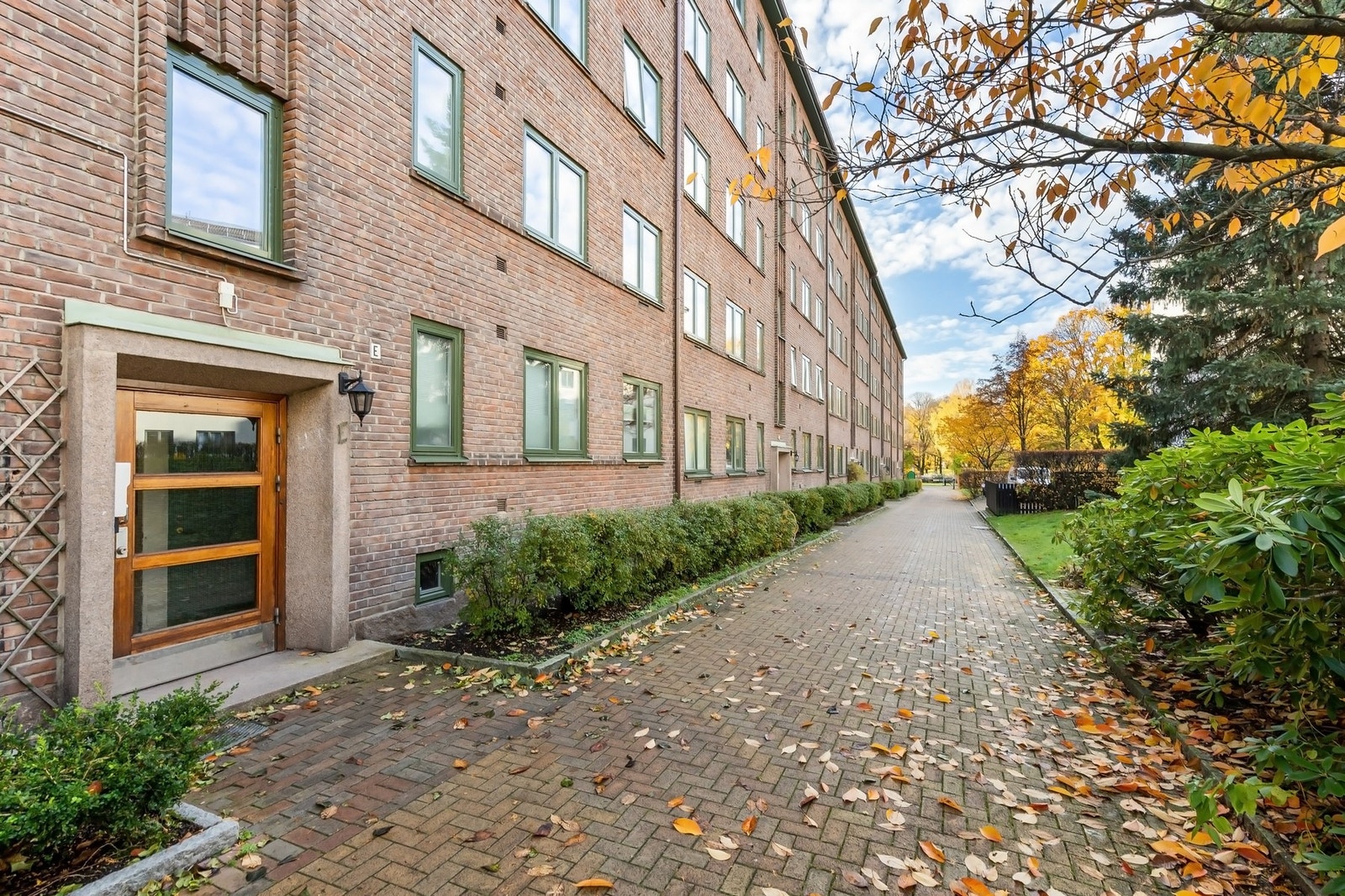 Leiligheten ligger i et veldrevet borettslag og har rehabilitert flere større bygningsdeler i senere tid. Bl.a. fikk tak og balkonger et løft i 2024. Galleribilde