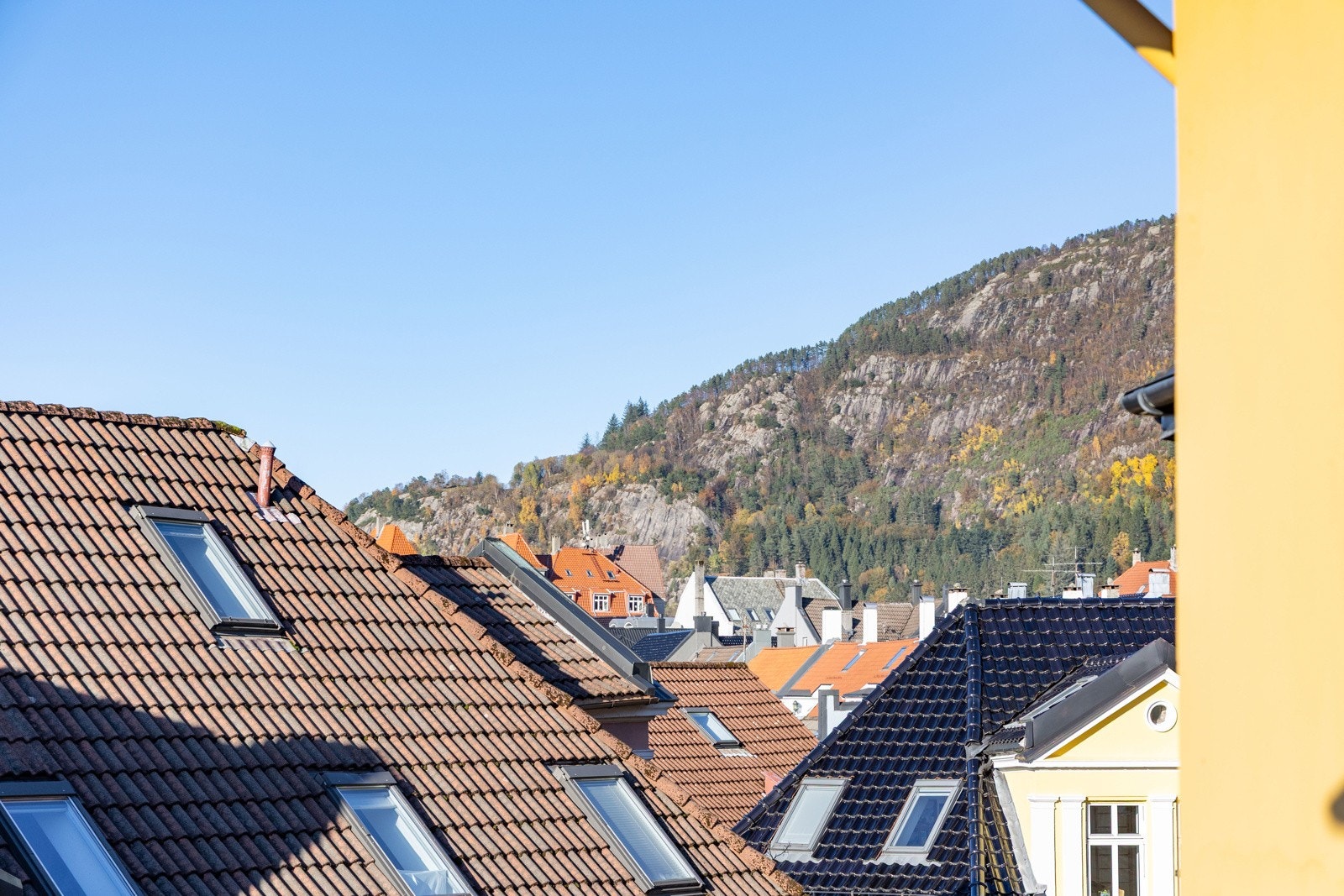 Balkongen er vestvendt og gir deg gode solforhold! Galleribilde