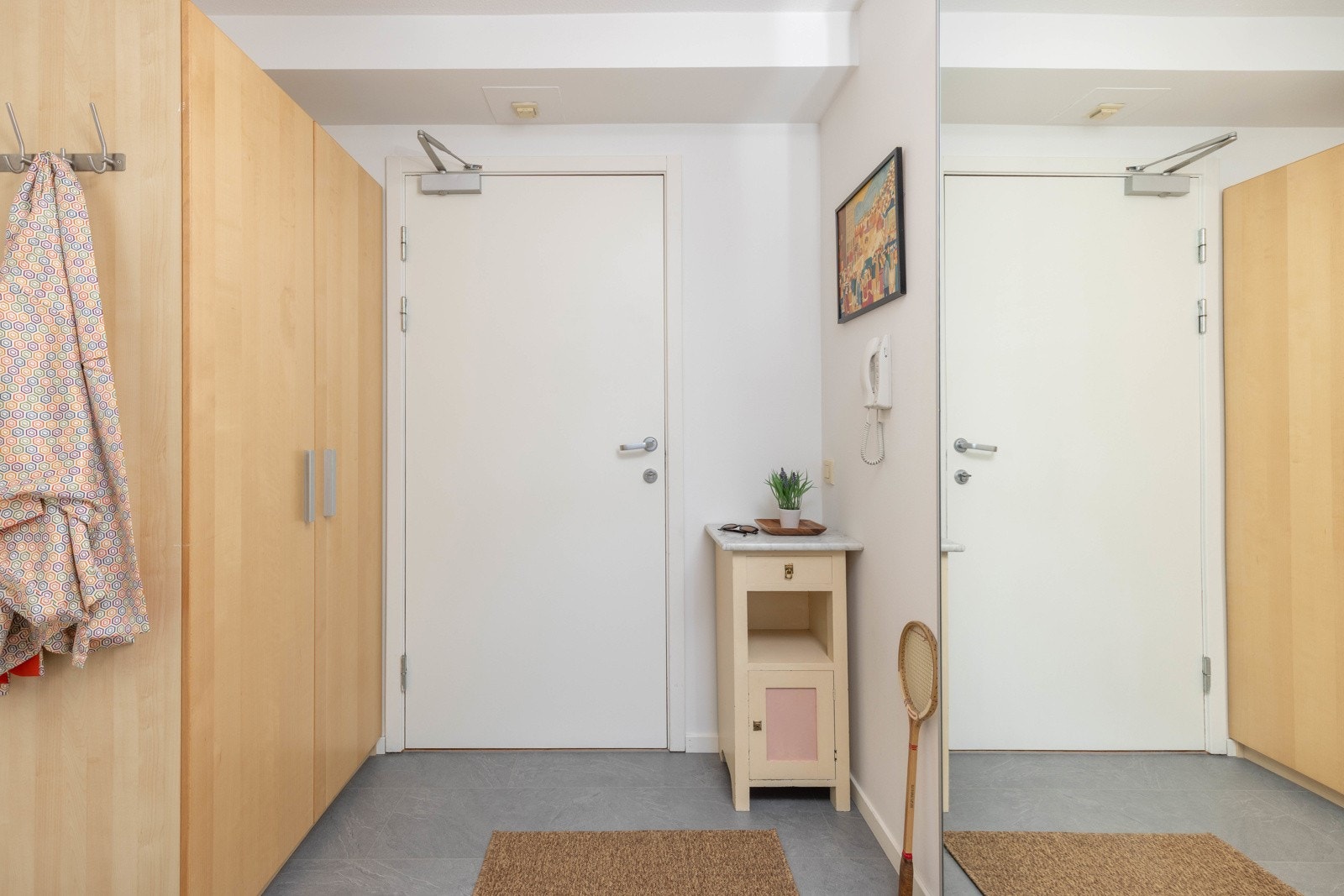 Entrèen gir gode muligheter for oppbevaring av yttertøy og sko. Galleribilde