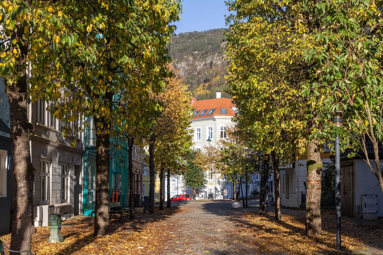 Vakre Sandviken - på veien hjem spaserer du gjennom idylliske brosteinsbelagte gater. Galleribilde