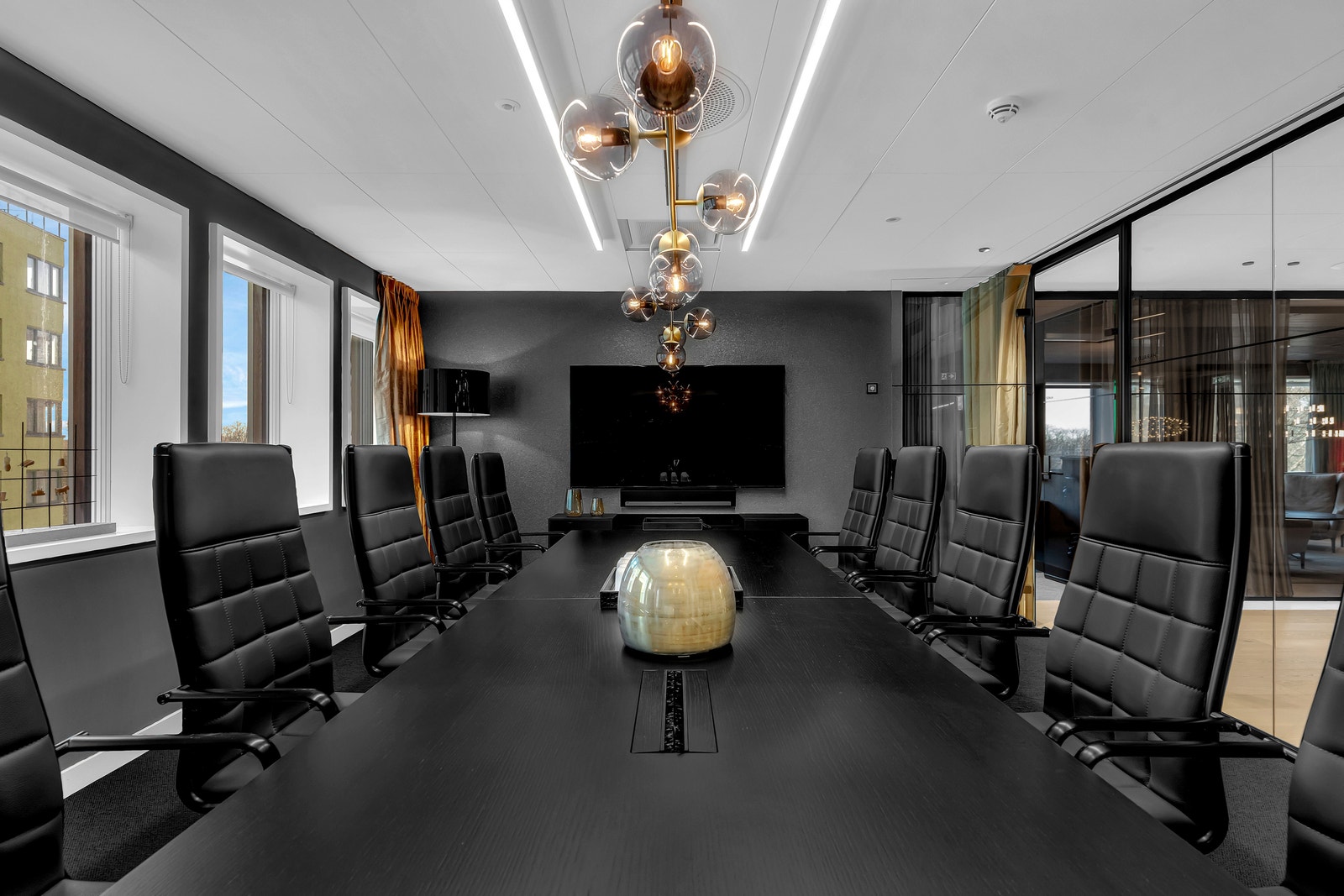 Møterom 2 med plass til 12 personer Galleribilde