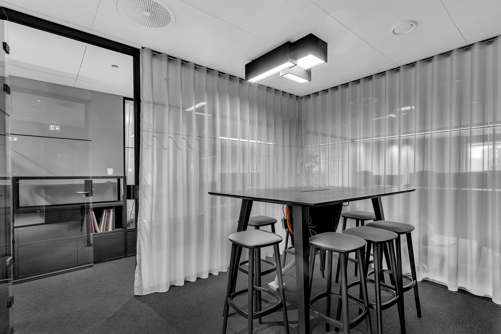 Møterom 4 med plass til 4 personer Galleribilde