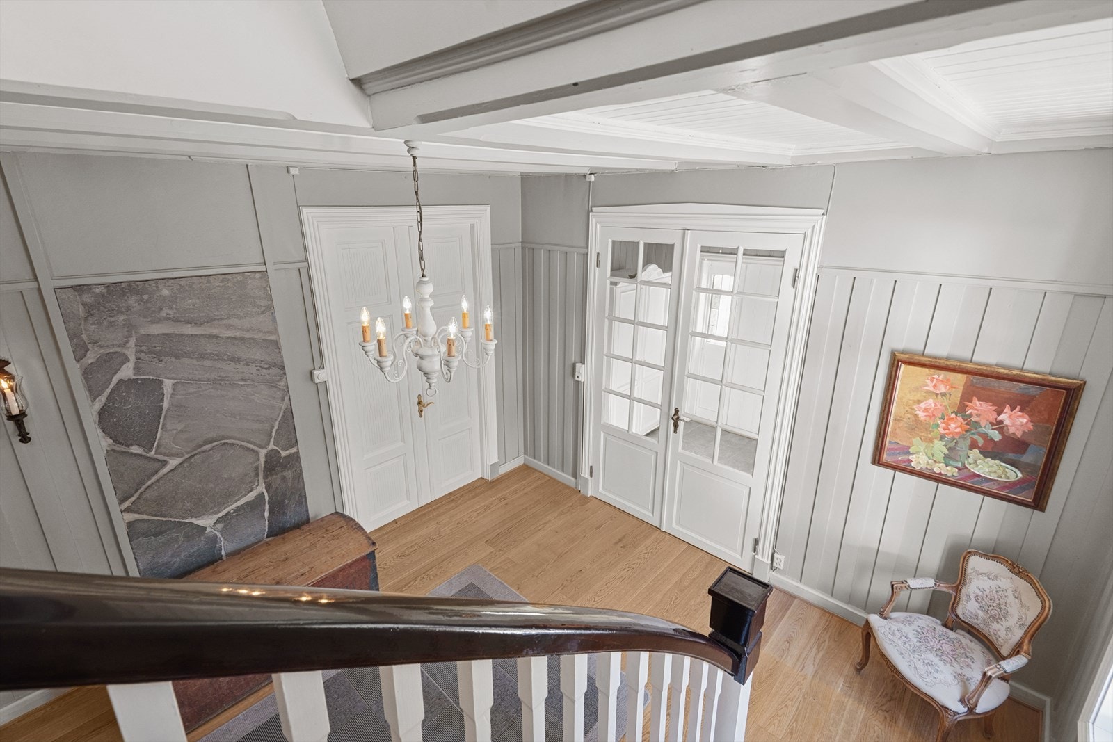 Boligen er jevnlig blitt modernisert og er særdeles velholdt. Det er lagt vekt på å beholde de opprinnelige detaljene i huset. Galleribilde