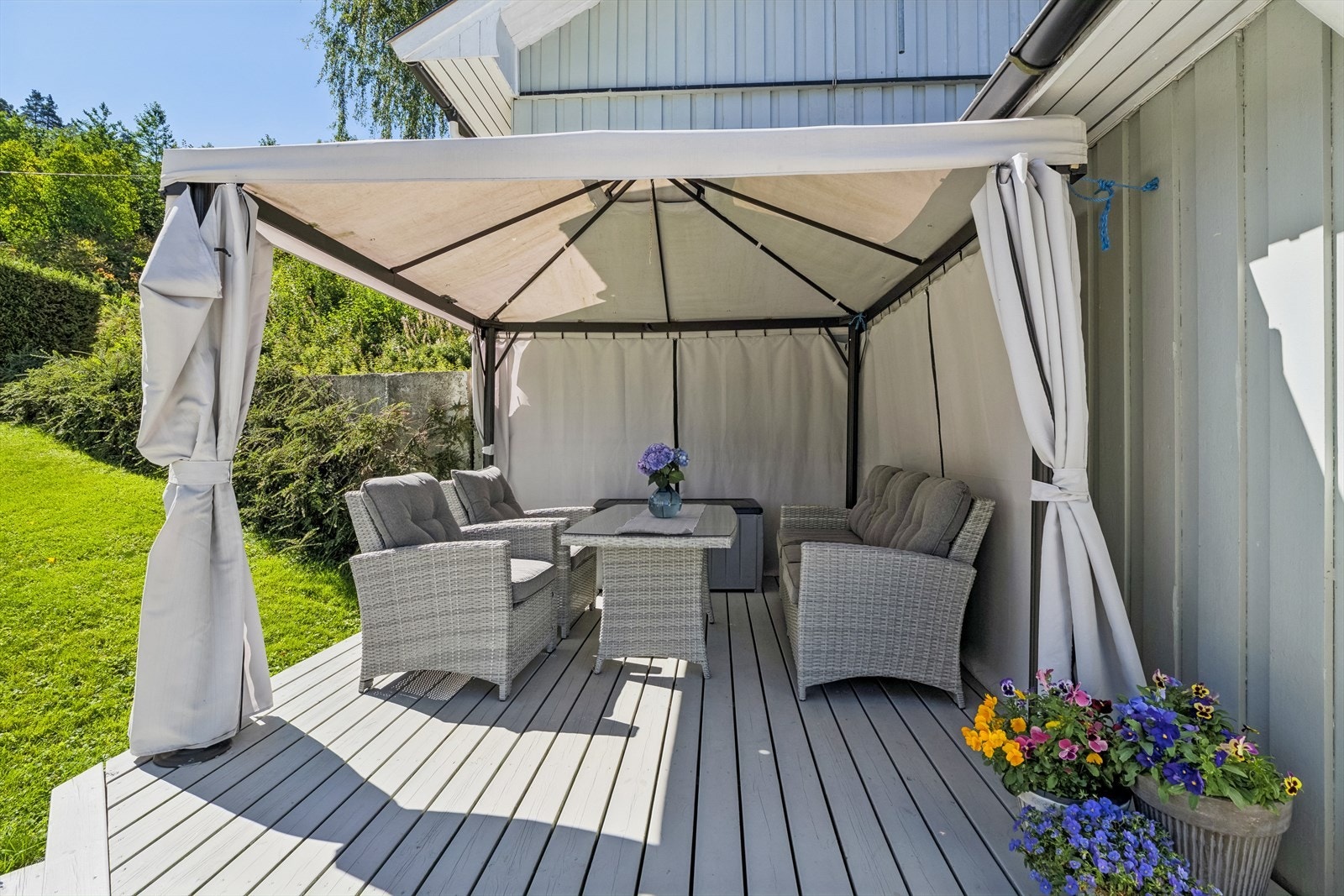 Det er etablert et flott plattingområde i forbindelse med boden. Galleribilde