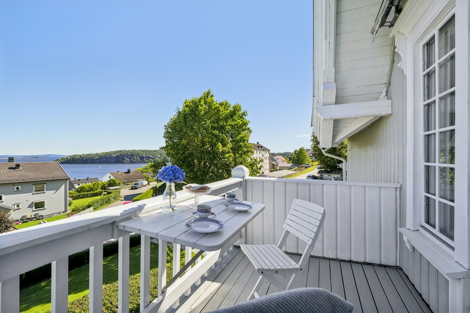 Balkongen byr på god anledning for innredning med møblement etter eget ønske. Galleribilde