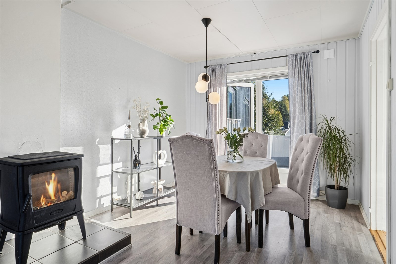 Vedovn i stuen for ekstra varme på kaldere dager. Galleribilde