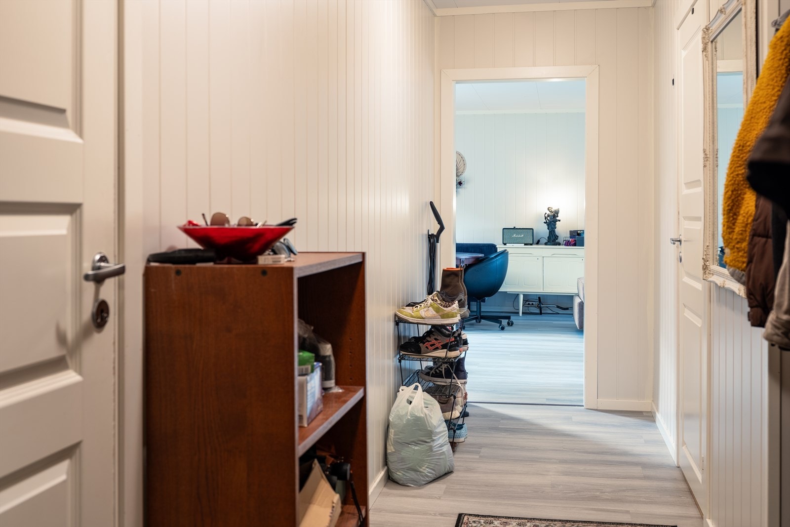 Praktisk gang på 7 m² med direkte adkomst til alle rom i boligen. Galleribilde