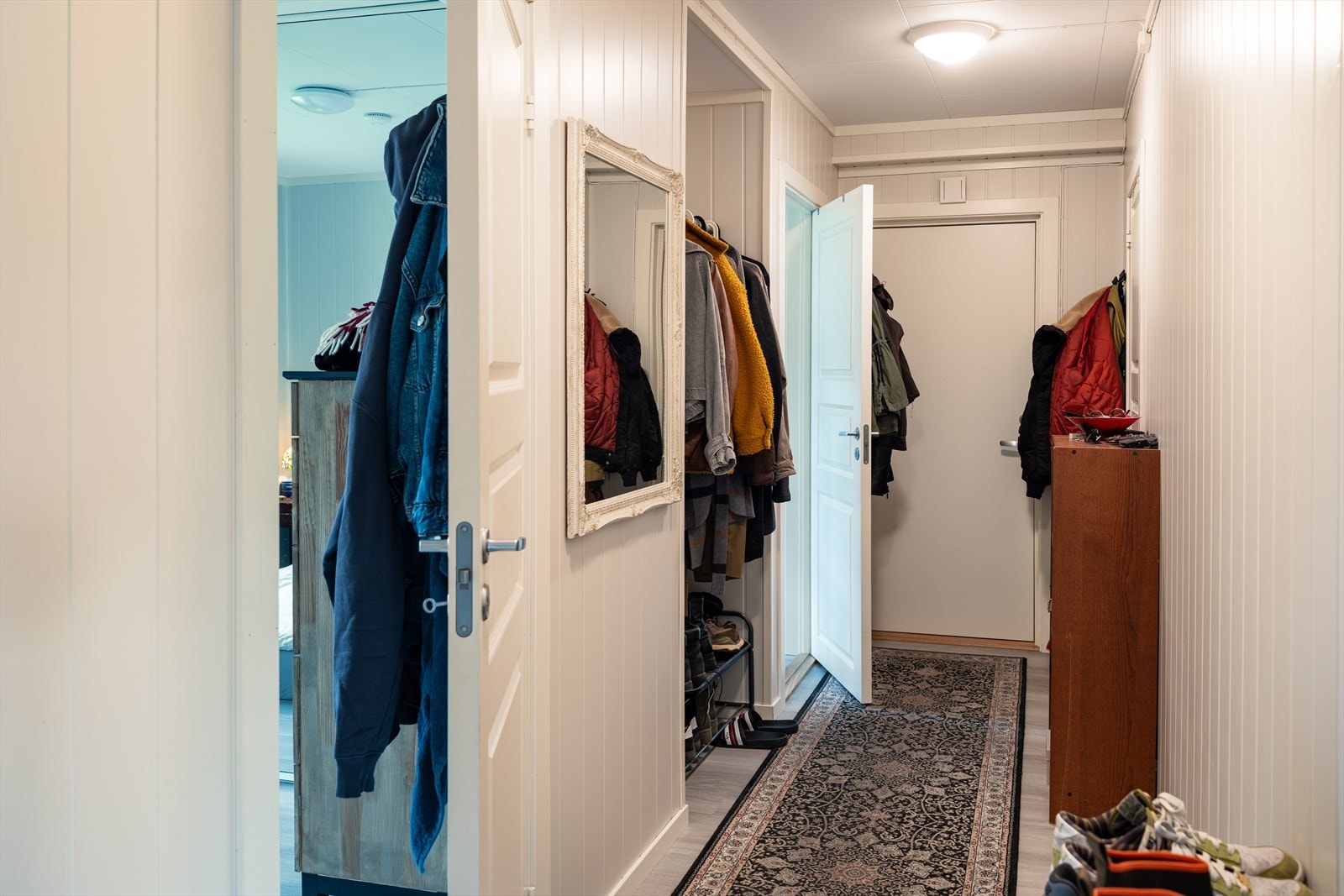 Med både 2. etasje og loft inkluderert, byr boligen på et imponerende samlet BRA på hele 98 m². Galleribilde