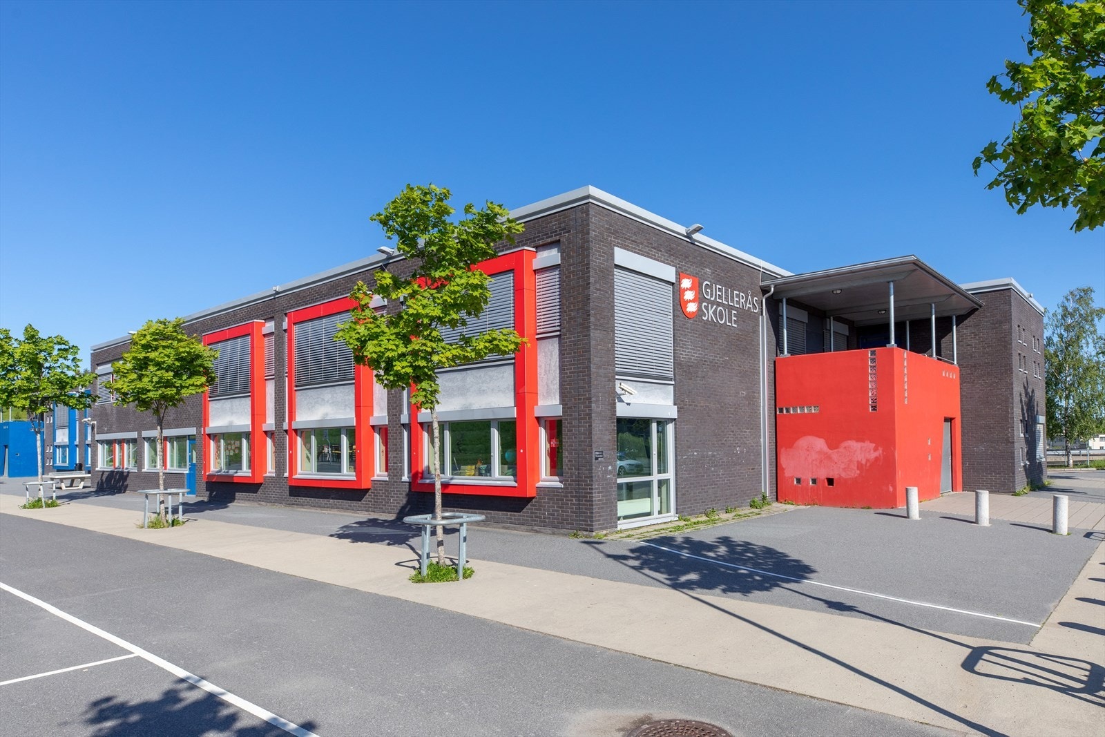 Det er kort gangavstand fra leiligheten til Gjellerås barneskole og Skjetten Stadion. Galleribilde