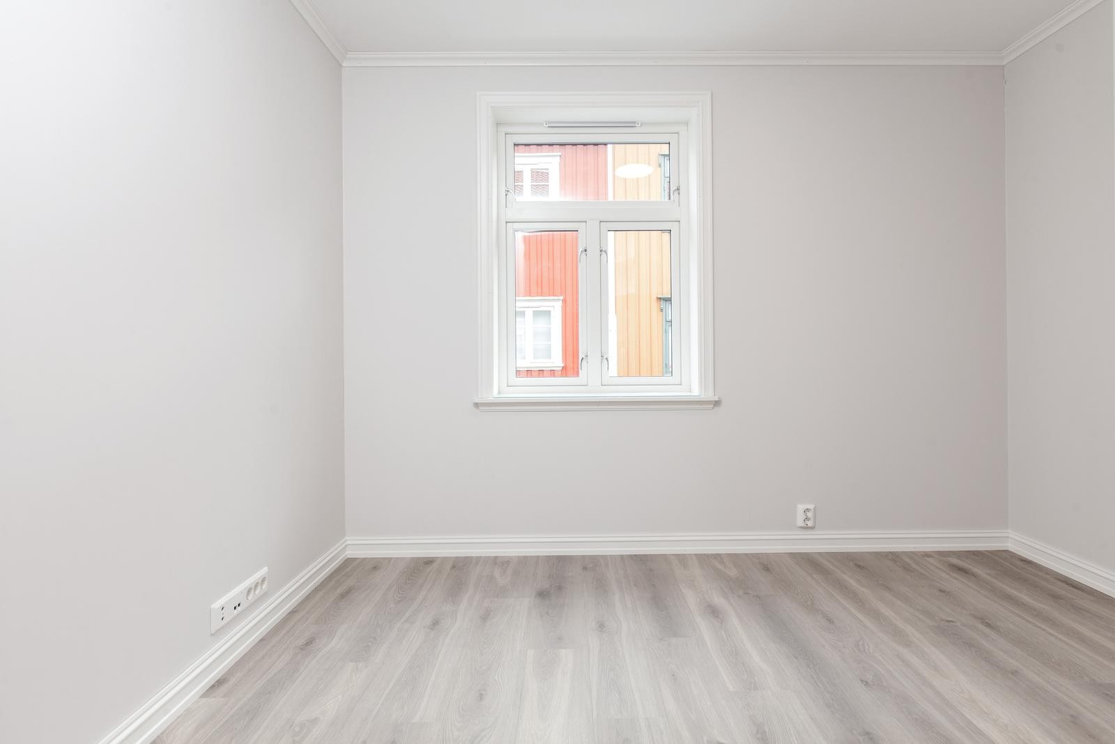 Soverom 2 har også plass til alt man trenger av møbler på soverom. Galleribilde